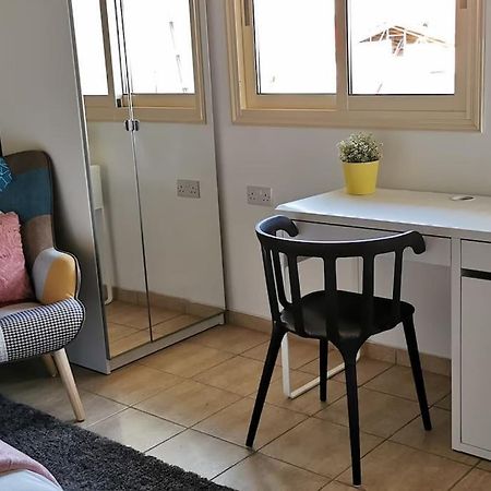 Pretty And Quiet Studio, With Wifi And Parking Лимасол Экстерьер фото