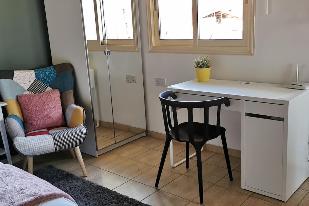Pretty And Quiet Studio, With Wifi And Parking Лимасол Экстерьер фото